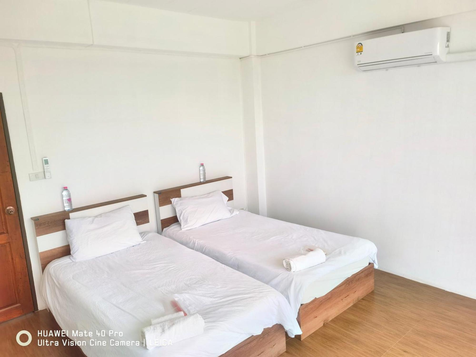 115 Townhouse Hotel Ban Khlong Krang Luaran gambar