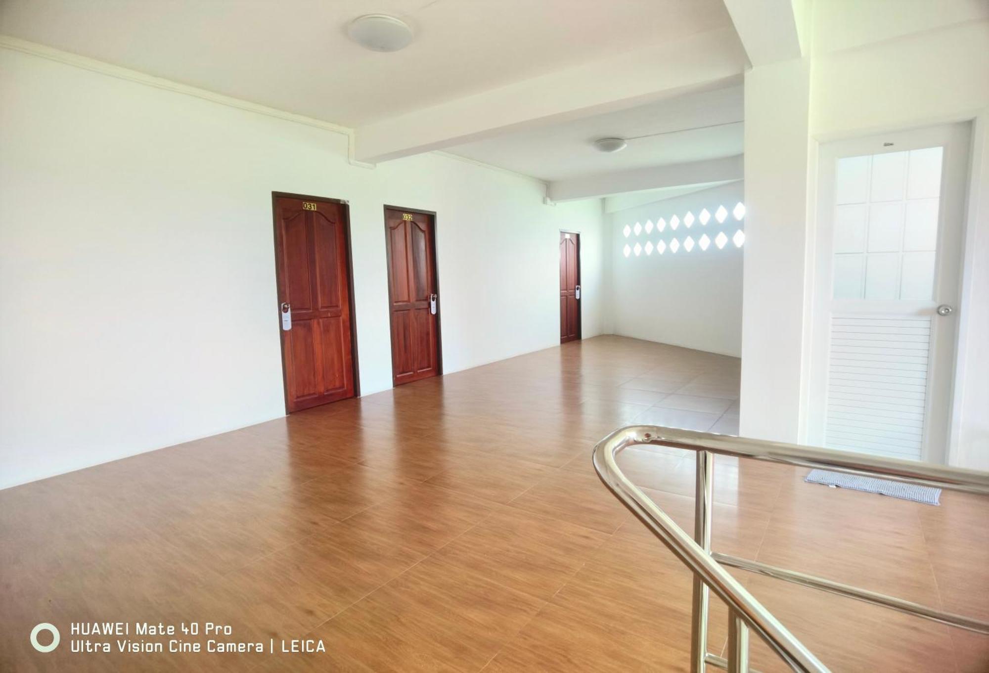 115 Townhouse Hotel Ban Khlong Krang Luaran gambar