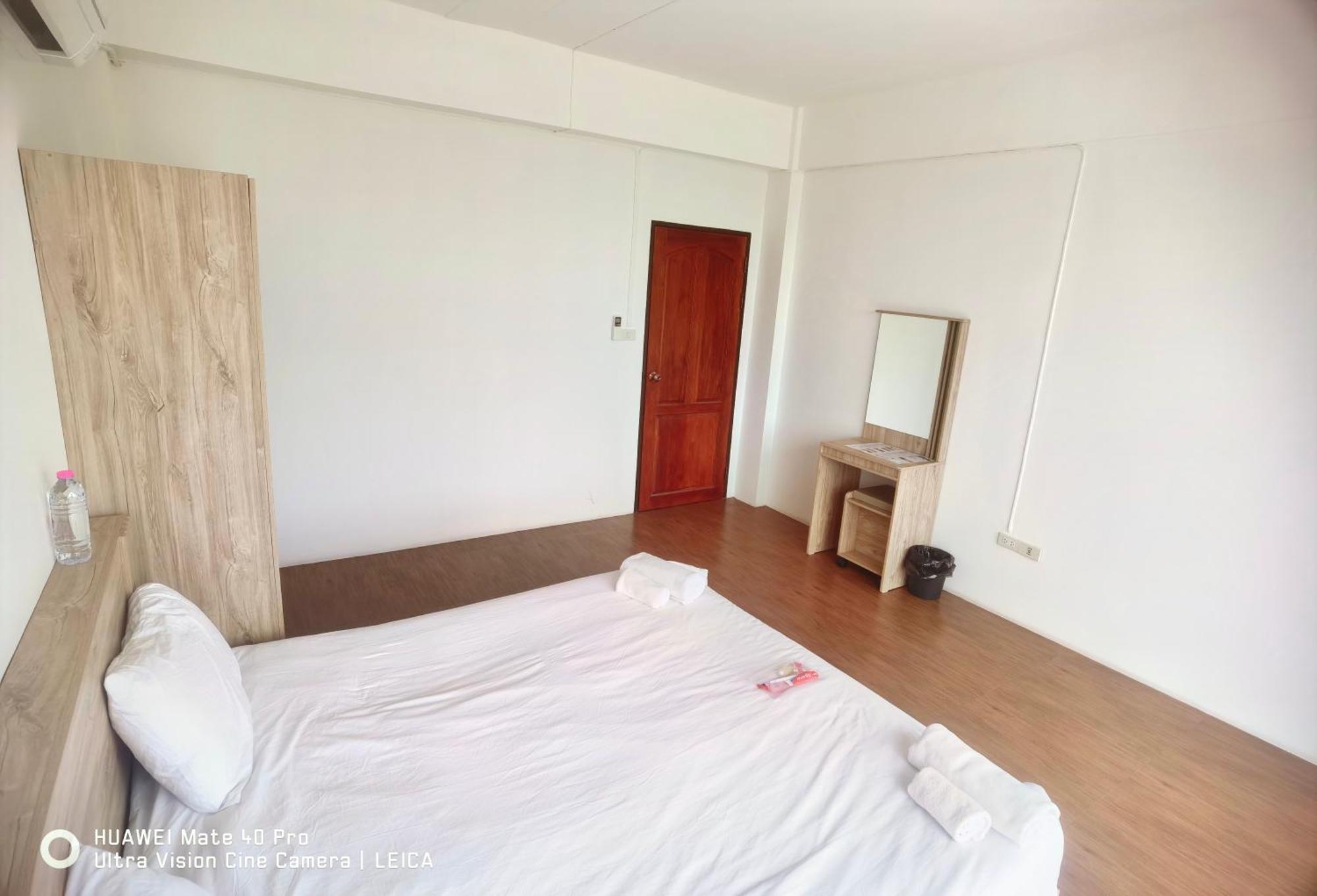 115 Townhouse Hotel Ban Khlong Krang Luaran gambar